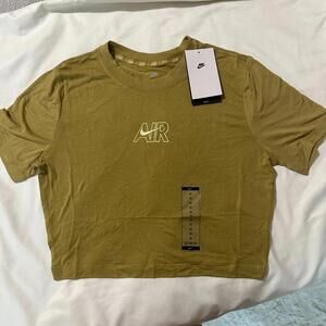Nike Sportswear Crop Graphic Tee size large